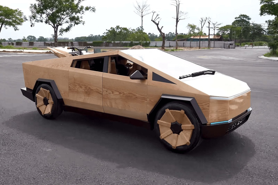 In contrast to Elon Musk's history of production delays, this remarkable wooden version of the Tesla Cybertruck was assembled quickly - Photo: ND - Woodworking Art