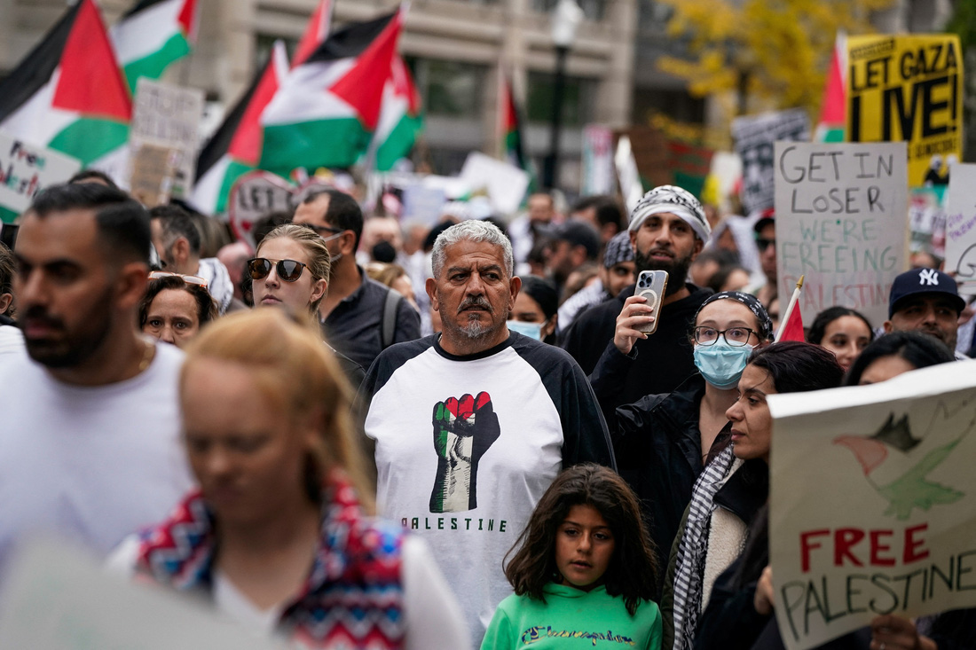 Đám đông người biểu tình ủng hộ người dân Palestine tại thủ đô Washington, Mỹ ngày 4-11 - Ảnh: REUTERS