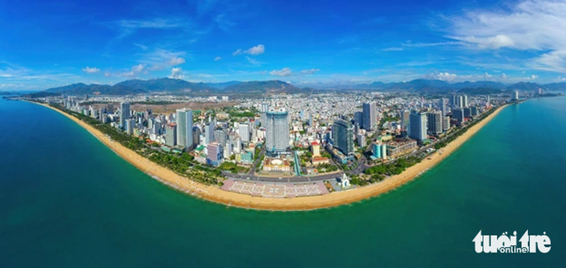 Toàn cảnh thành phố Nha Trang nhìn từ biển