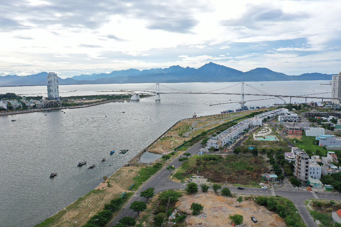 Việc có thêm công trình nối đôi bờ sông Hàn sẽ giúp kết nối giữa hai quận Hải Châu và Sơn Trà - Ảnh: TRƯỜNG TRUNG
