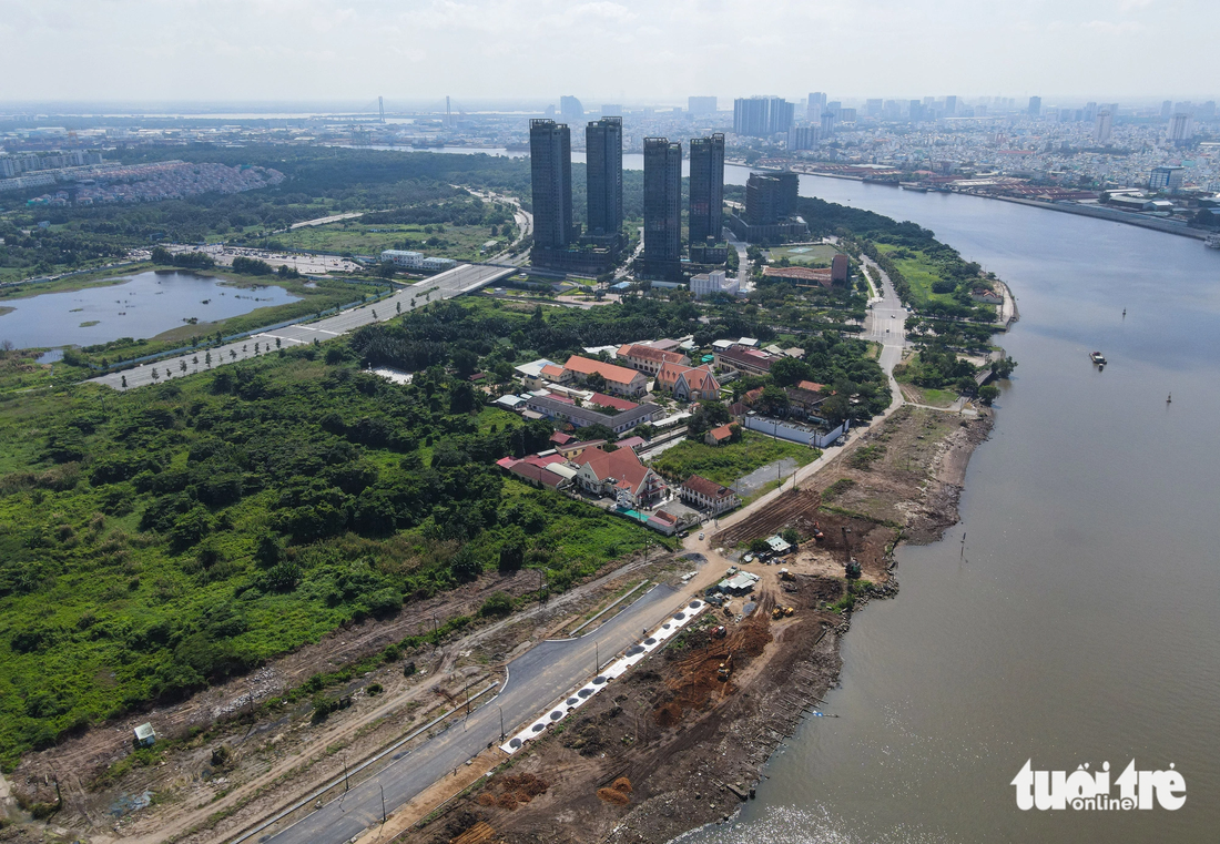 Khu vực bờ sông Sài Gòn đoạn từ cầu Ba Son đến cầu Ông Cậy phía bờ Thủ Thiêm dài khoảng 830m, rộng 50m đang được phát quang, chỉnh trang, san lấp mặt bằng.