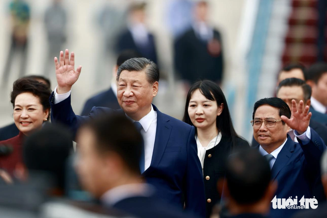 Thủ tướng Phạm Minh Chính đón Tổng bí thư, Chủ tịch Trung Quốc Tập Cận Bình và phu nhân trưa 12-12 - Ảnh: NGUYỄN KHÁNH