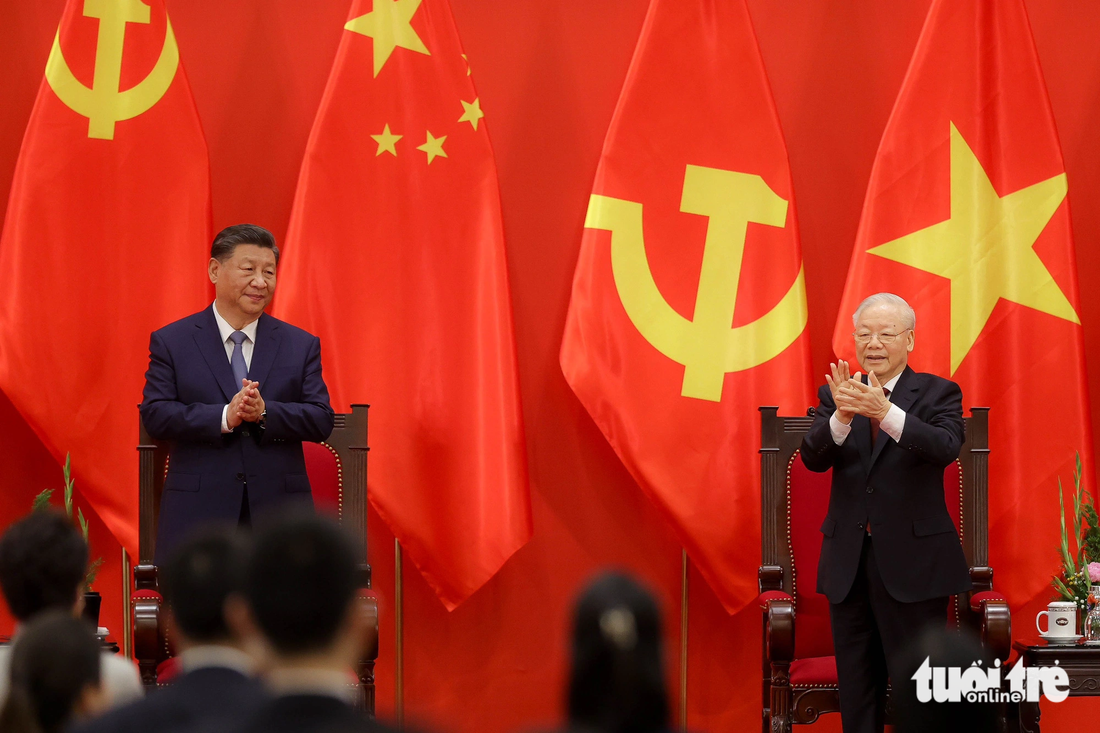 Hai nhà lãnh đạo Việt Nam và Trung Quốc tại cuộc gặp gỡ nhân sĩ và thế hệ trẻ hai nước - Ảnh: NGUYỄN KHÁNH