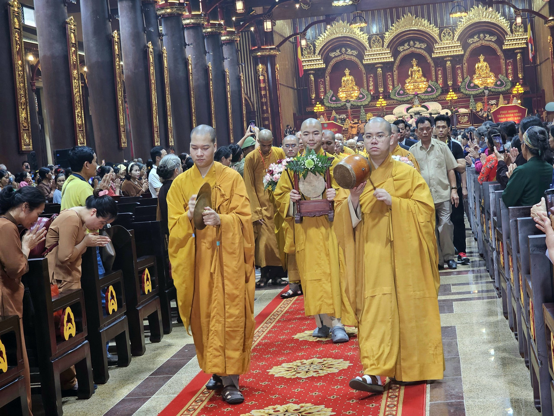 Đại lễ tưởng niệm 715 năm Phật hoàng Trần Nhân Tông nhập niết bàn - Ảnh: Nguyễn Tuấn Anh