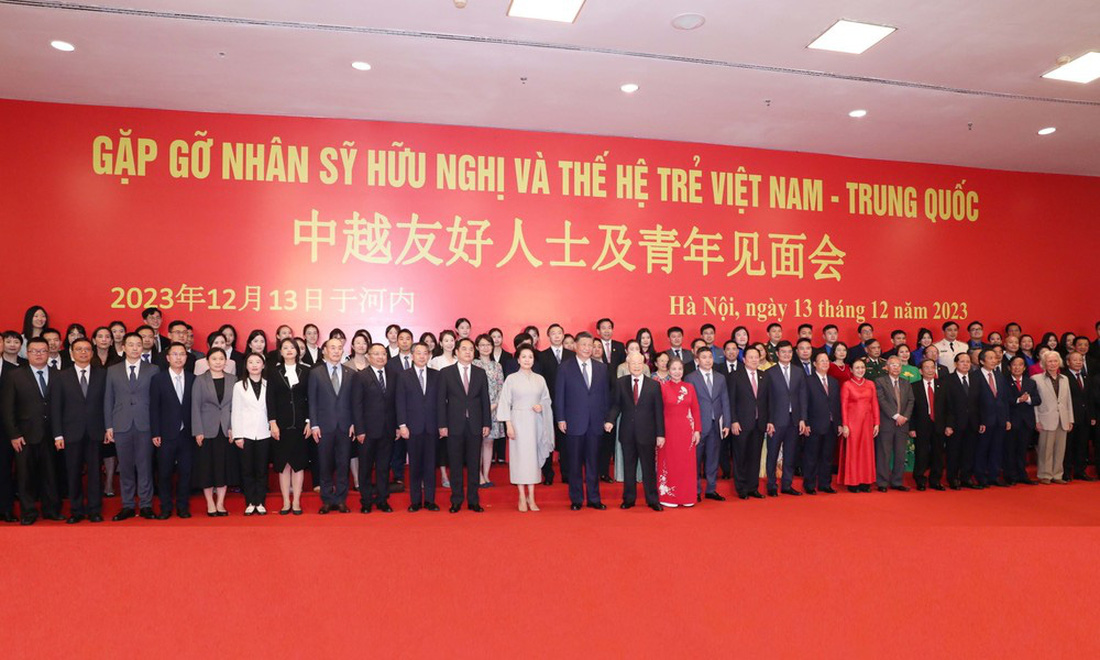 Tổng bí thư Nguyễn Phú Trọng và phu nhân, Tổng bí thư, Chủ tịch nước Trung Quốc Tập Cận Bình và phu nhân chụp ảnh cùng các đại biểu - Ảnh: TTXVN
