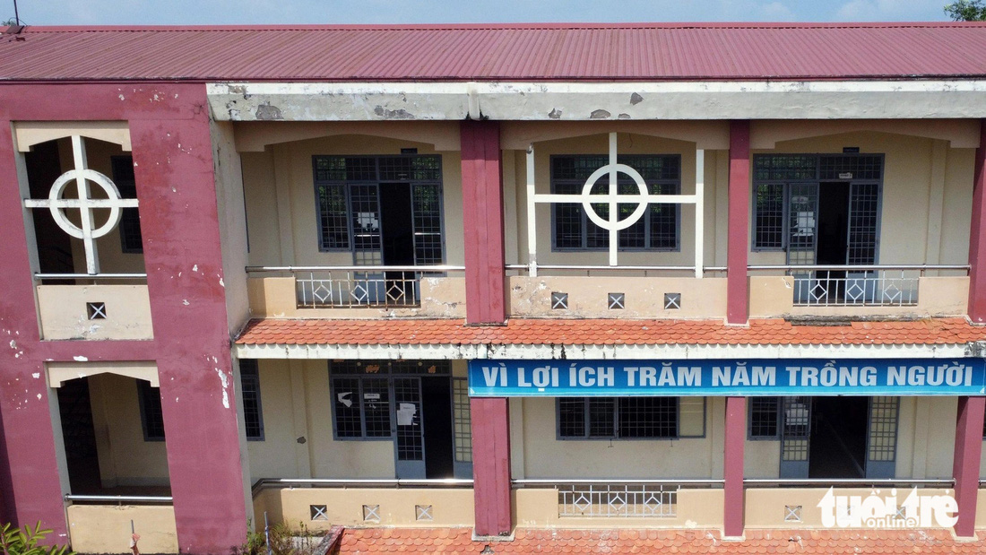 Trường xuống cấp, hư hỏng nên UBND huyện Nhơn Trạch phải bỏ ra hơn 1,5 tỉ đồng để cải tạo, sửa chữa nhưng trường vẫn phải đóng cửa - Ảnh: A LỘC