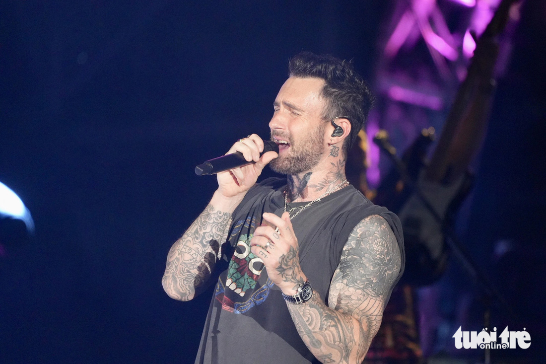 Giọng ca lừng danh Adam Levine của Maroon 5 đã cất tiếng hát ở Việt Nam - Ảnh: HỮU HẠNH