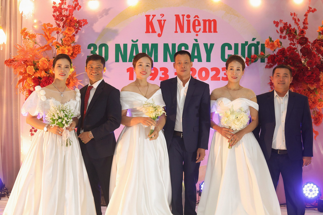 Đám cưới ngọc trai của 3 cặp đôi bạn thân gây sốt cộng đồng mạng - Ảnh: Kun Mon