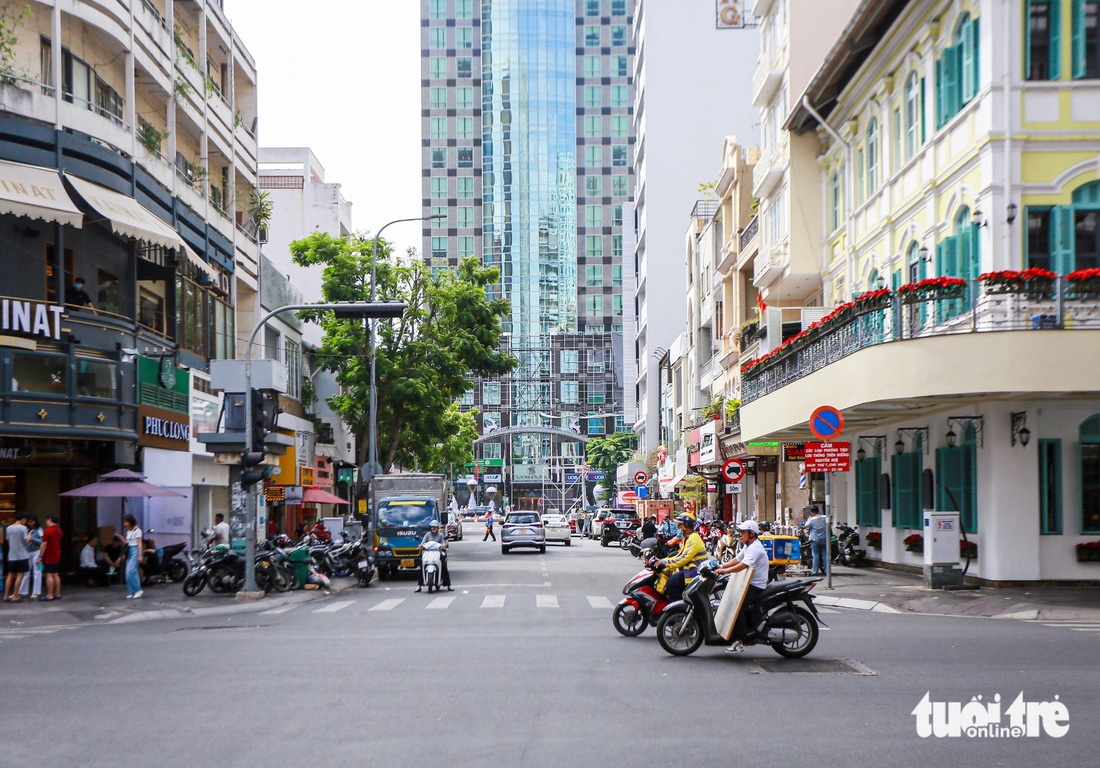Đường Mạc Thị Bưởi (đoạn từ Đồng Khởi đến Nguyễn Huệ) là 1 trong 3 vị trí được UBND quận 1 đề xuất làm chỗ đậu xe máy vào cuối tuần - Ảnh: CHÂU TUẤN