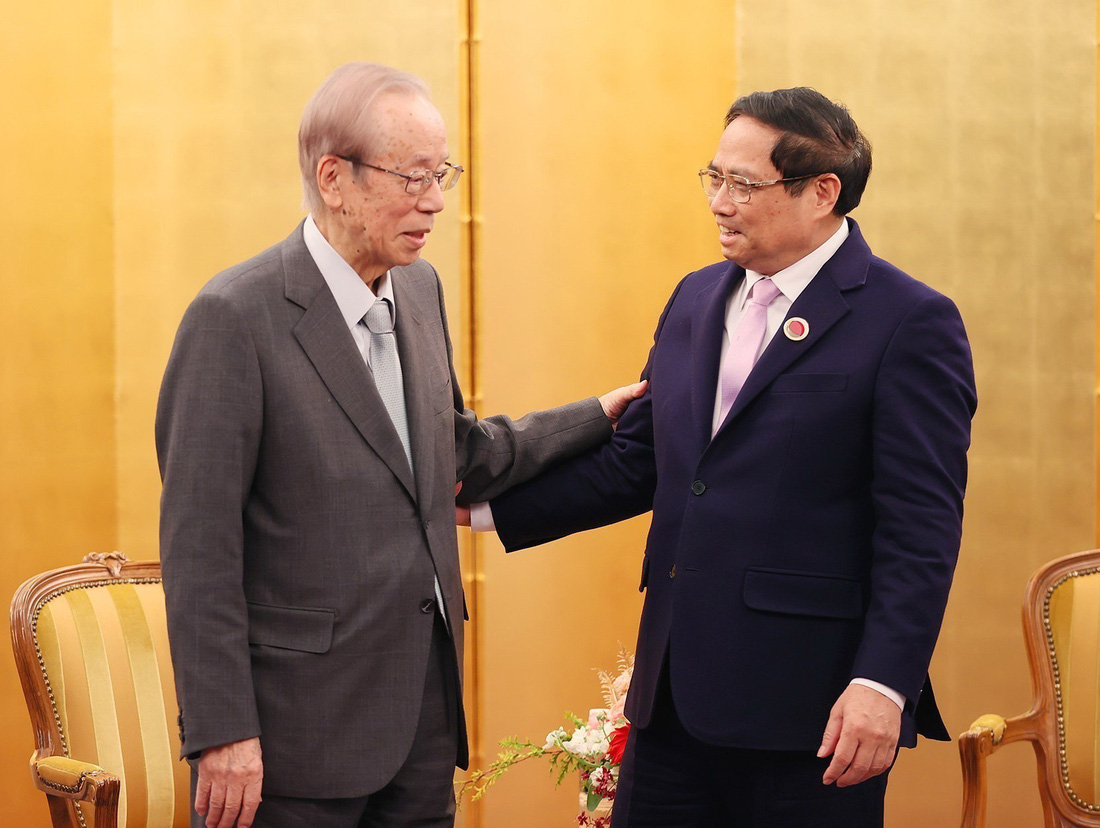 Thủ tướng Phạm Minh Chính gặp cựu Thủ tướng Nhật Bản Fukuda Yasuo - Ảnh: TTXVN