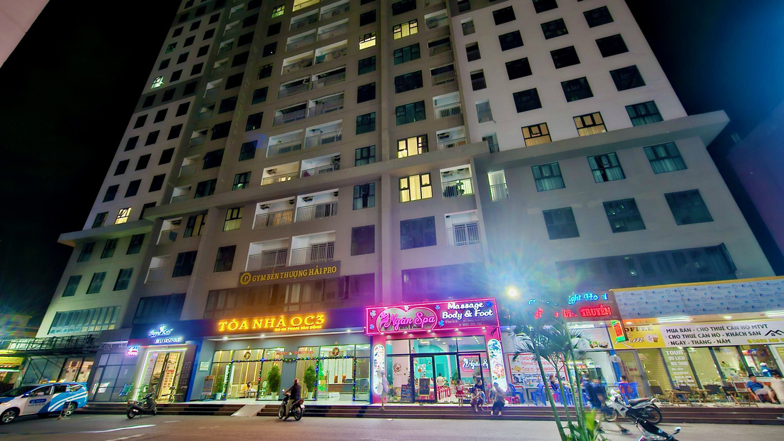 Tòa nhà OC3 ở tổ hợp Mường Thanh Viễn Triều, nơi xảy ra vụ cháy vào tối 17-12 - Ảnh: MINH CHIẾN