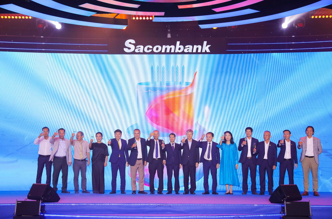 Sacombank đang số hóa mạnh mẽ với mục tiêu lấy khách hàng làm trọng tâm - Ảnh: STB