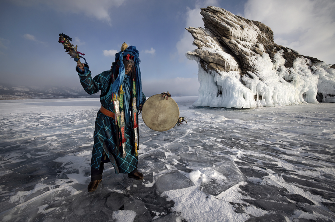 Tác phẩm &quot;Shaman giáo ở Siberia&quot; đoạt giải nhất ở hạng mục ảnh chụp du lịch - Ảnh: ATHANASIOS MALOUKOS