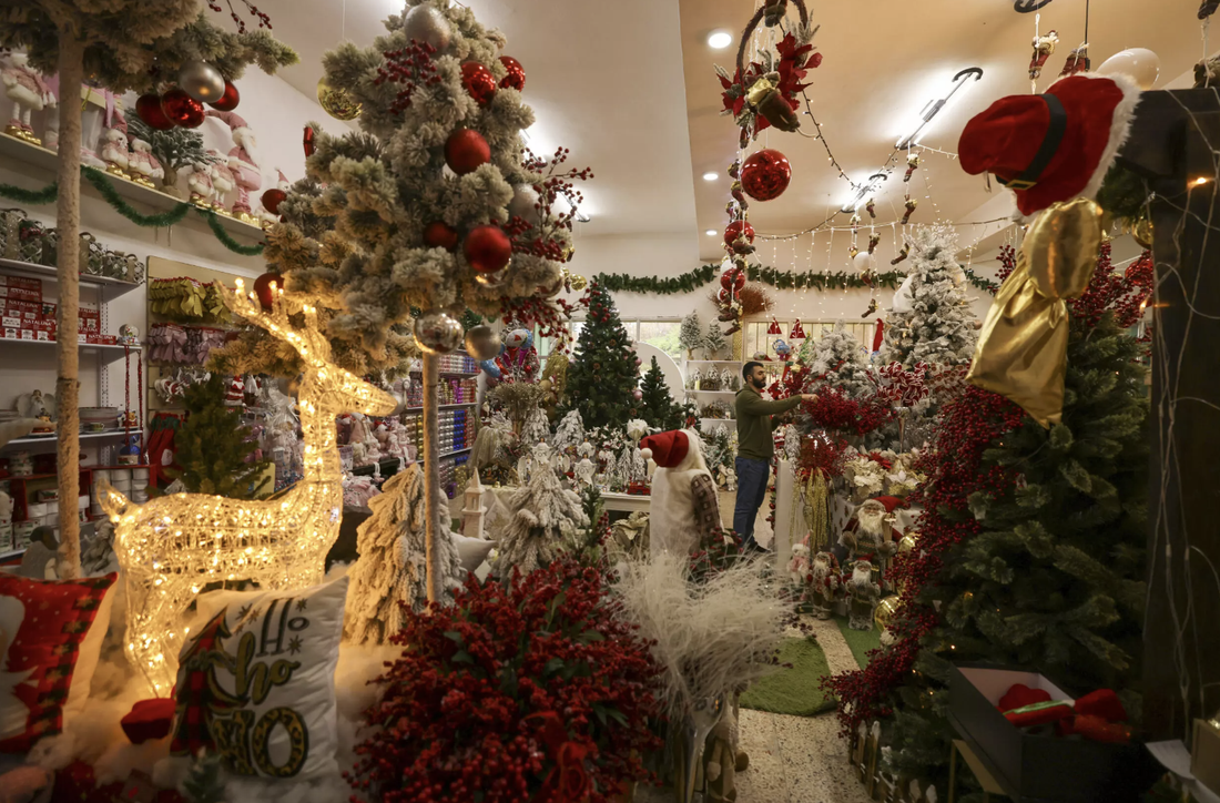 Các cửa hàng tại thành phố Bethlehem chủ yếu hoạt động vào dịp lễ Giáng sinh - Ảnh: AFP