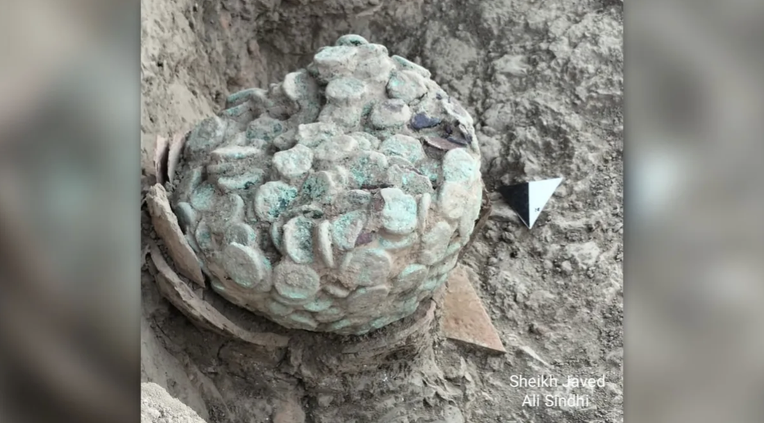 Bộ tiền cổ được phát hiện trong bảo tháp - Ảnh: LIVE SCIENCE