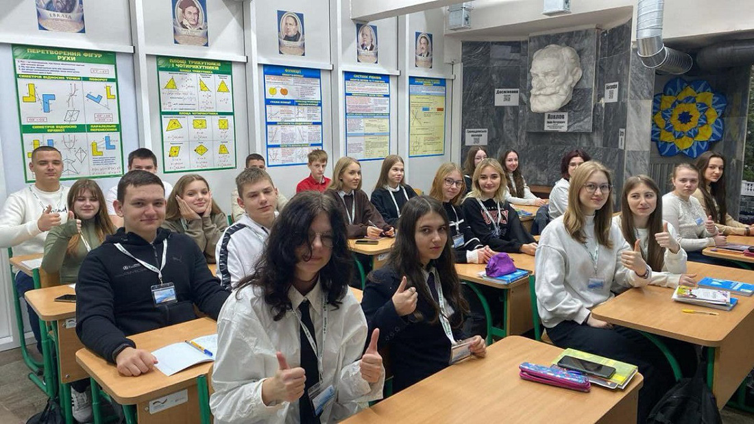 Ngày 27-11 vừa qua, chính quyền thành phố Kharkov đã khai giảng một số lớp học dành cho các học sinh từ lớp 7 đến lớp 11 trong các ga tàu điện ngầm - Ảnh: IZVESTIA KHARKOV