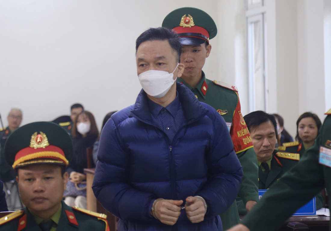Bị cáo Hồ Anh Sơn đến tòa - Ảnh: DANH TRỌNG