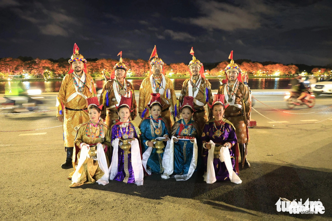 Người Ladakh (Ấn Độ) trong trang phục truyền thống tại Đà Lạt - Ảnh: M.V