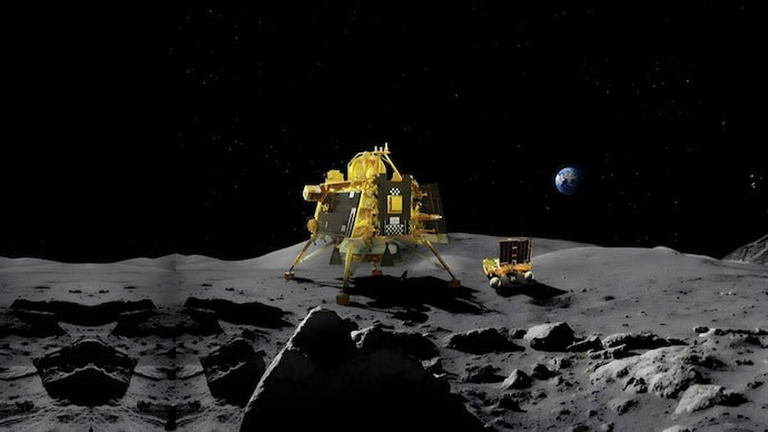 Ngày 23-8, tàu vũ trụ Chandrayaan-3 của Ấn Độ thực hiện thành công sứ mệnh đổ bộ xuống cực nam của Mặt trăng, trở thành tàu vũ trụ đầu tiên làm được điều này. Cuộc đua thám hiểm vũ trụ của nhân loại tiếp tục diễn ra mạnh mẽ với Ấn Độ trở thành một trong những cường quốc không gian - Ảnh: INDIA TODAY