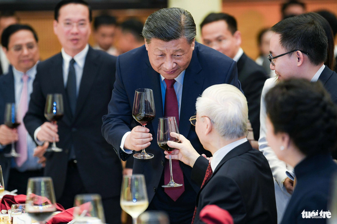 Tổng bí thư, Chủ tịch nước Trung Quốc Tập Cận Bình chúc rượu Tổng bí thư Nguyễn Phú Trọng tại lễ chiêu đãi cấp nhà nước - Ảnh: NAM TRẦN