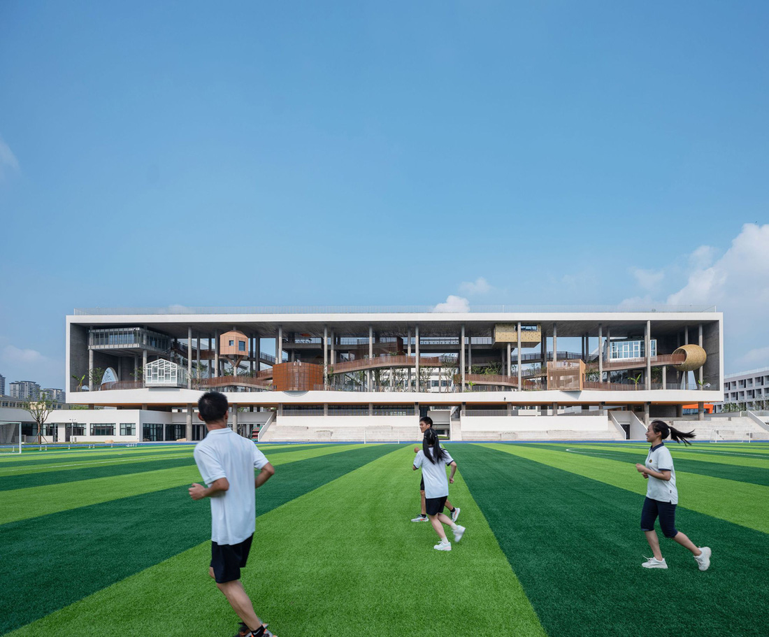 Liên hoan Kiến trúc thế giới: Trường trung học Huizhen là &quot;sự khám phá táo bạo về thiết kế khuôn viên 'hiệu quả là trên hết'&quot; - Ảnh: APPROACH DESIGN STUDIO