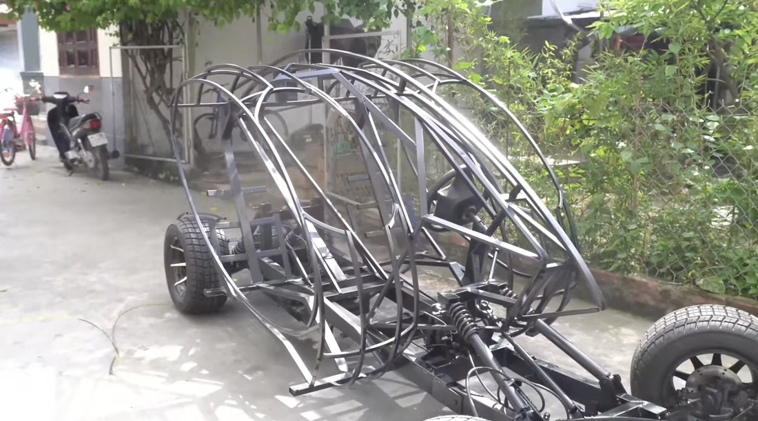 Thợ Việt gây kinh ngạc khi chế xe gỗ cho người ngoài hành tinh- Ảnh 2.