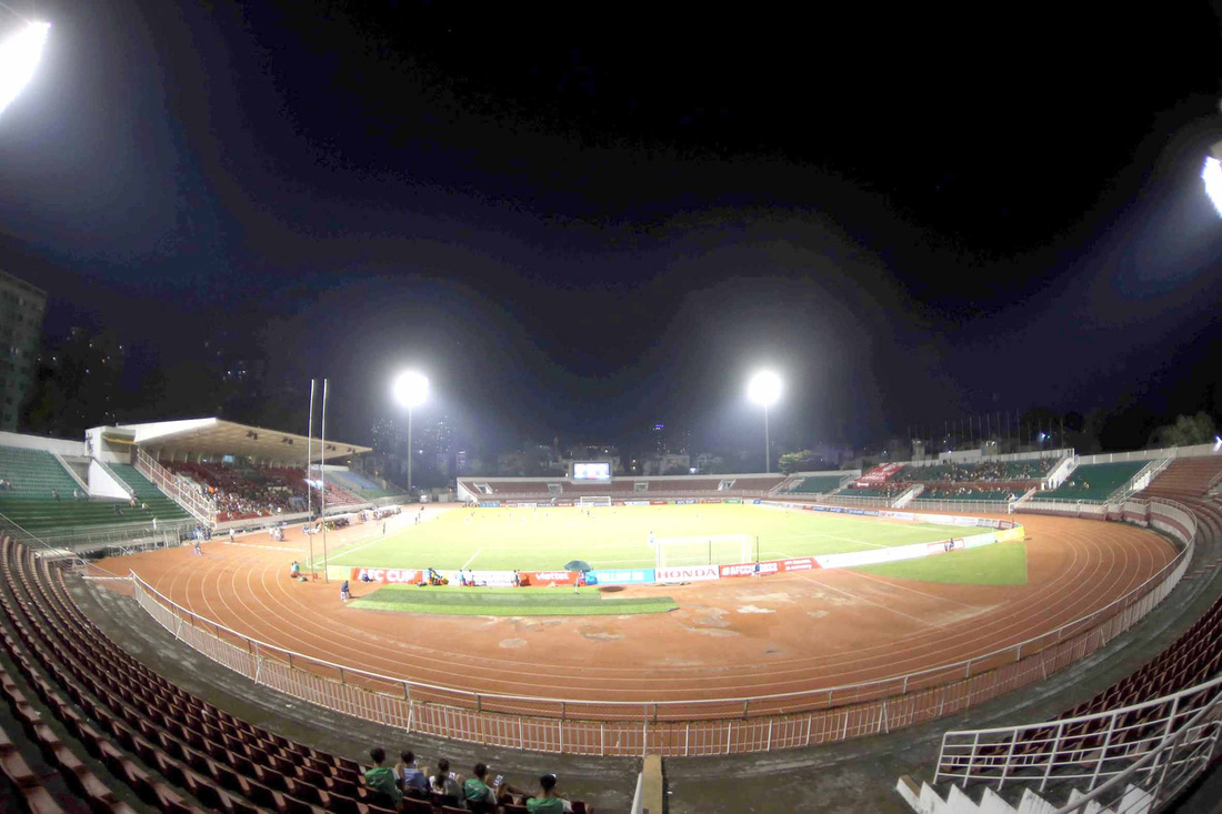 Sân Thống Nhất hiện tại lạc hậu và quá nhỏ để có thể tổ chức các trận đấu của đội tuyển Việt Nam - Ảnh: N.K.