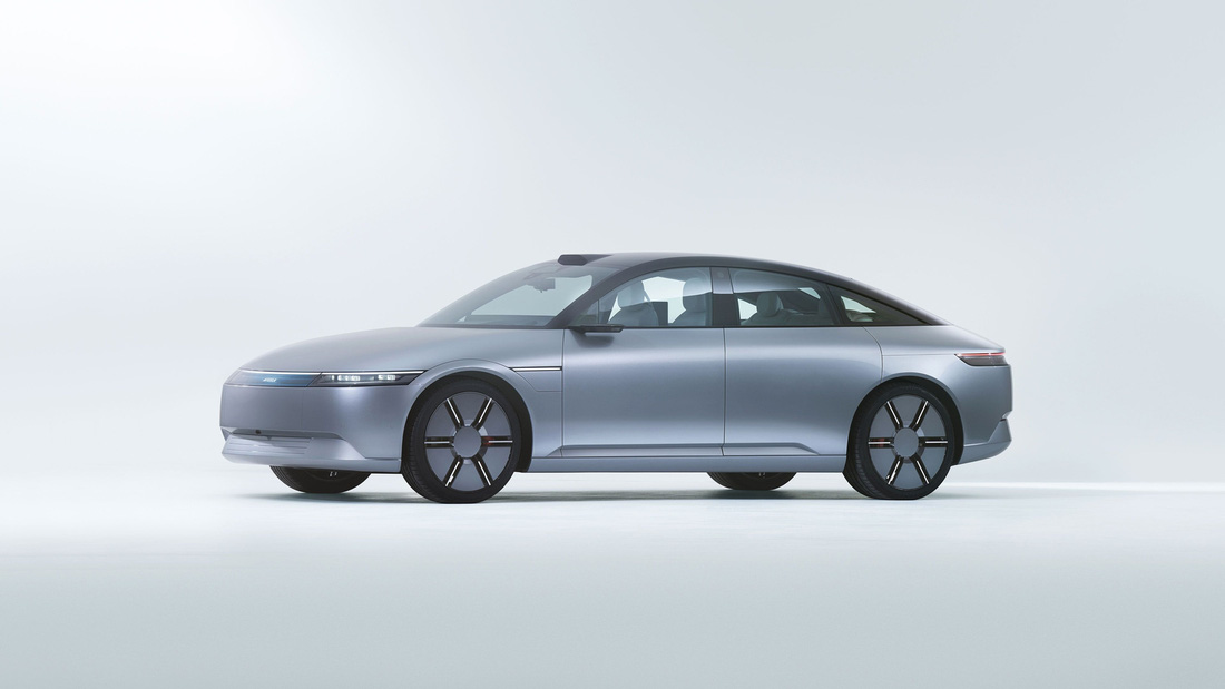 6 mẫu xe lạ đời ra mắt năm 2023: Ô tô Hyundai đi ngang như cua, xe BMW đổi màu - Ảnh 15.