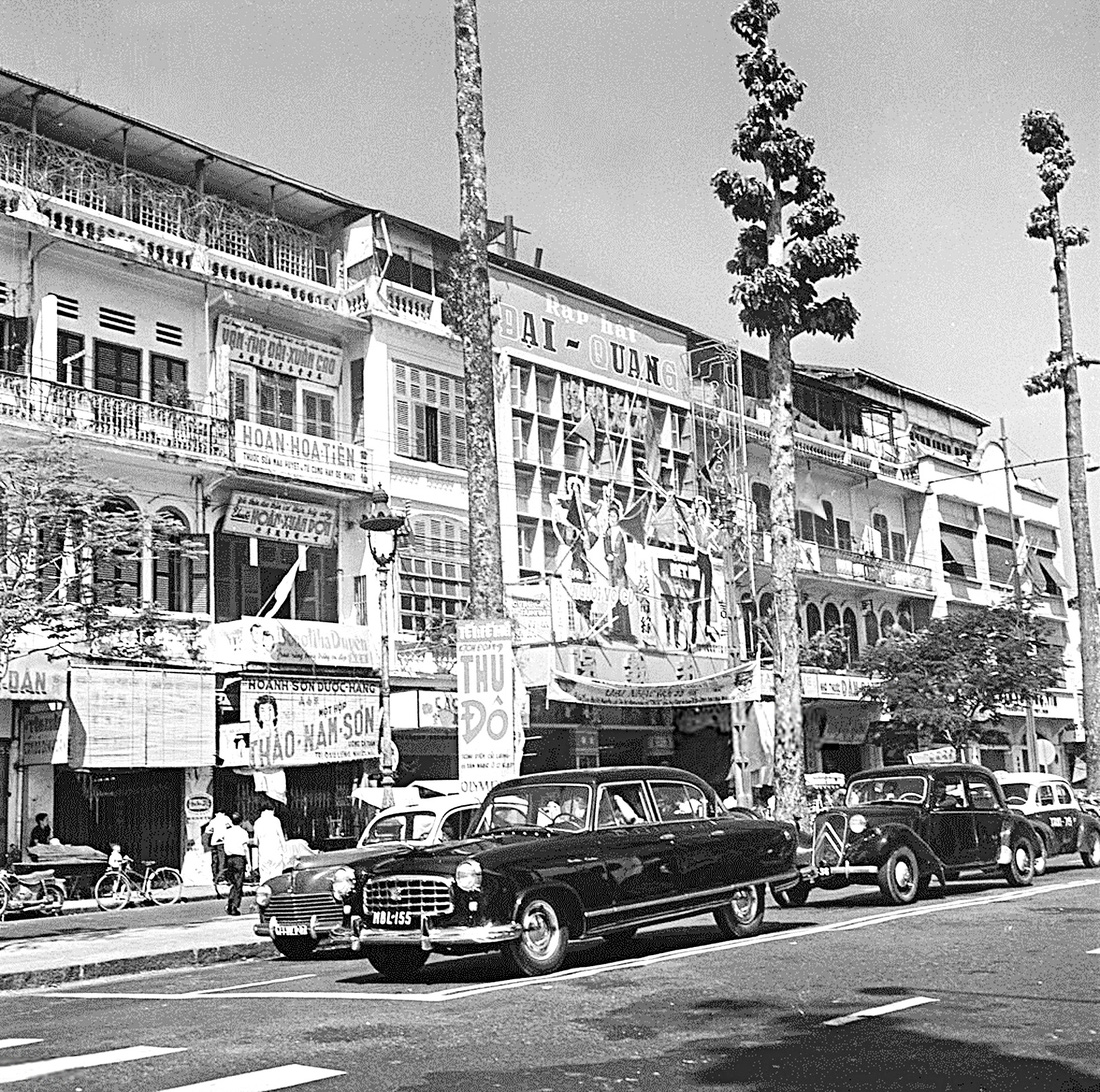 Rạp Đại Quang trên đường Tổng Đốc Phương năm 1961 - Ảnh tư liệu