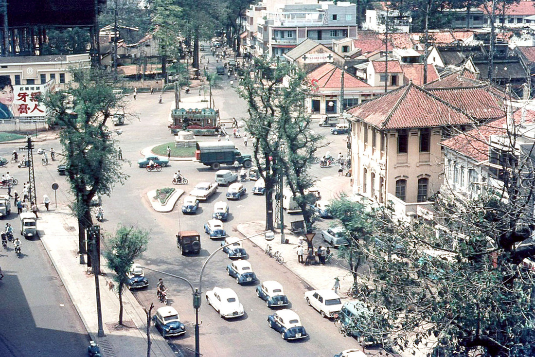 Giao lộ Tổng Đốc Phương (Châu Văn Liêm) và Hồng Bàng trước năm 1975 - Ảnh tư liệu
