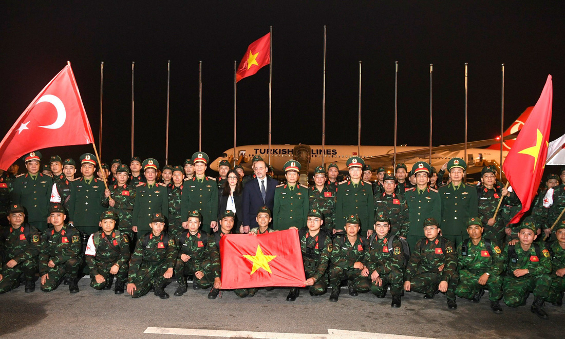 Đoàn Quân đội nhân dân Việt Nam sẵn sàng lên đường tới Thổ Nhĩ Kỳ thực hiện nhiệm vụ cứu hộ - Ảnh: QPVN