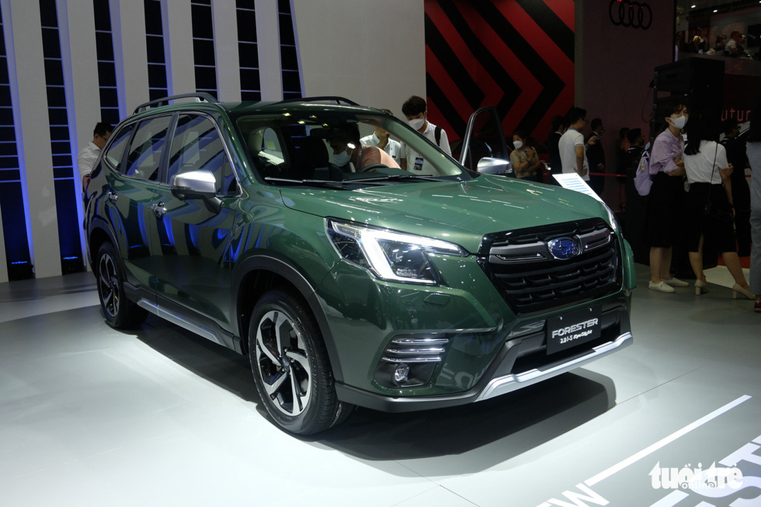 Subaru Forester 2023 mở bán tại đại lý, bản cũ hạ giá gần 300 triệu đồng - Ảnh 1.