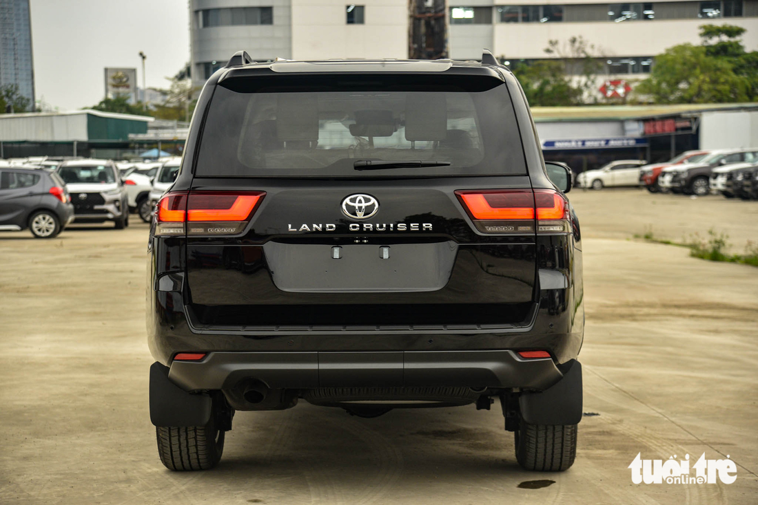 Chi tiết Toyota Land Cruiser 2023 tại Việt Nam: Ít thay đổi, tiền lạc giảm tại đại lý - Ảnh 9.