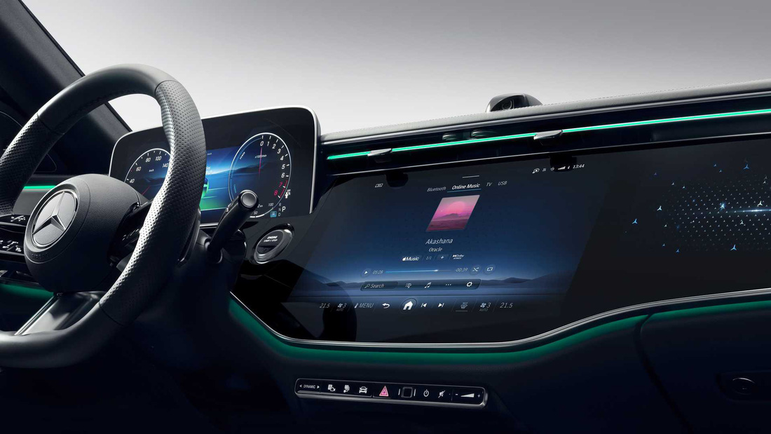 Nội thất Mercedes-Benz E-Class thế hệ mới lộ diện: 3 màn hình to, sẵn TikTok - Ảnh 4.