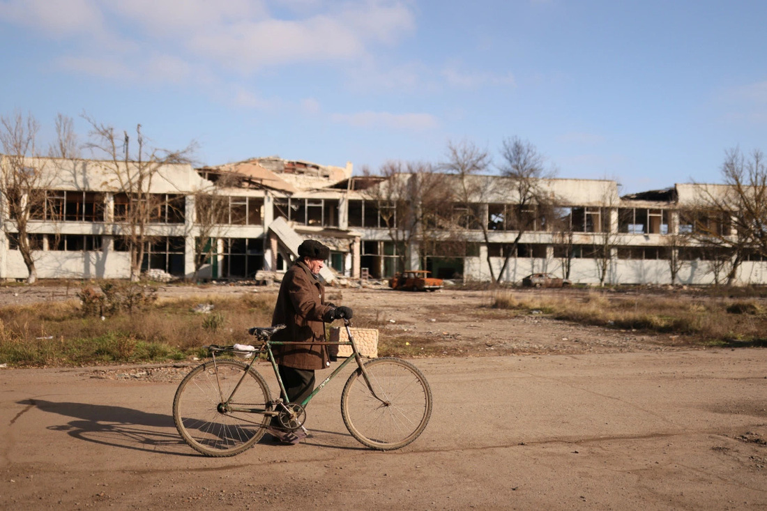 Cuộc sống của người Ukraine sau một năm chiến sự - Ảnh 9.