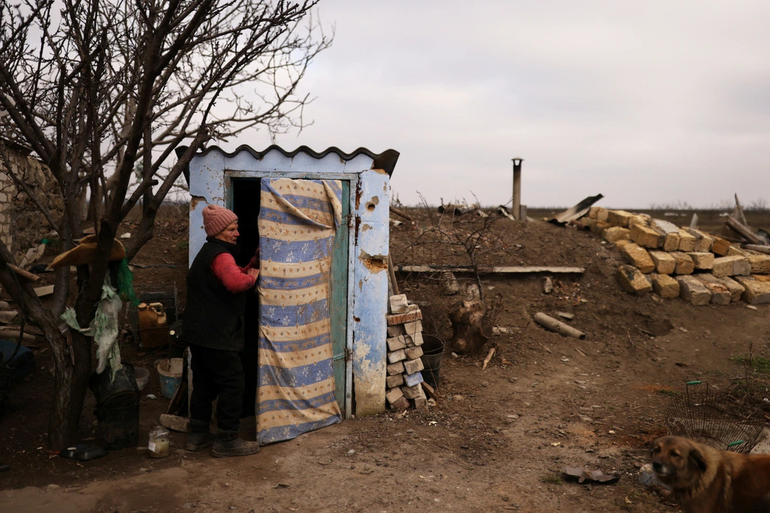 Cuộc sống của người Ukraine sau một năm chiến sự - Ảnh 12.