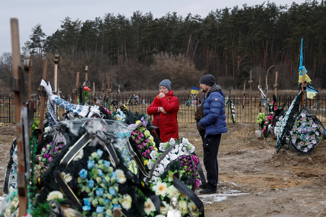 Nhiều nước làm lễ ghi nhớ một năm chiến sự ở Ukraine - Ảnh 8.