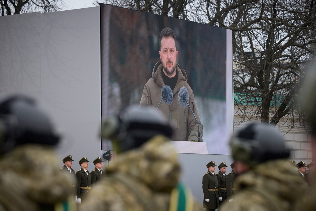 Nhiều nước làm lễ ghi nhớ một năm chiến sự ở Ukraine - Ảnh 2.