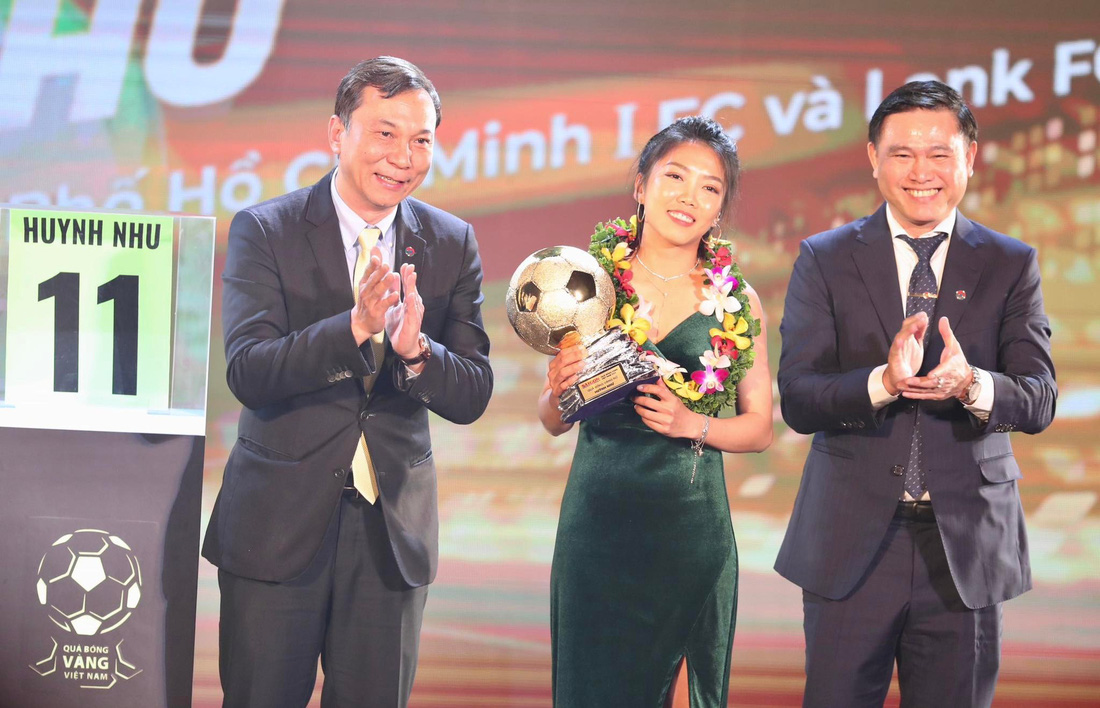 Huỳnh Như lần thứ 5 đoạt Quả bóng vàng Việt Nam - Ảnh: NGUYÊN KHÔI