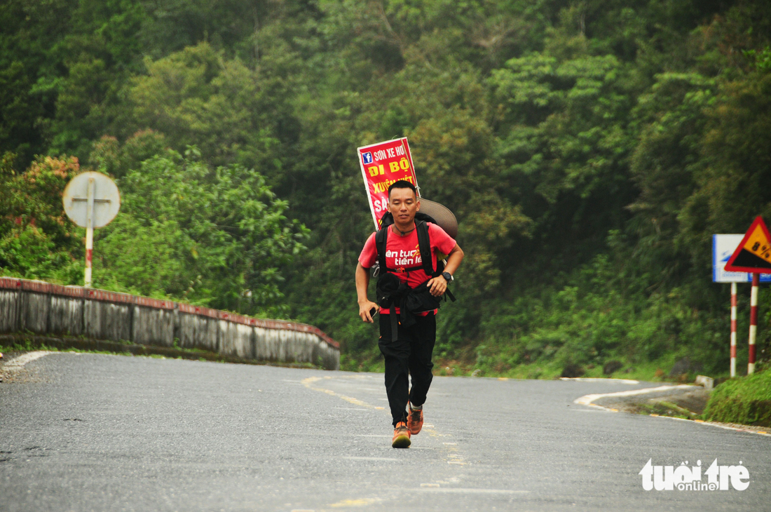 Gặp nhau trên đường chạy bộ xuyên Việt truyền cảm hứng rèn luyện cơ thể - Ảnh 2.