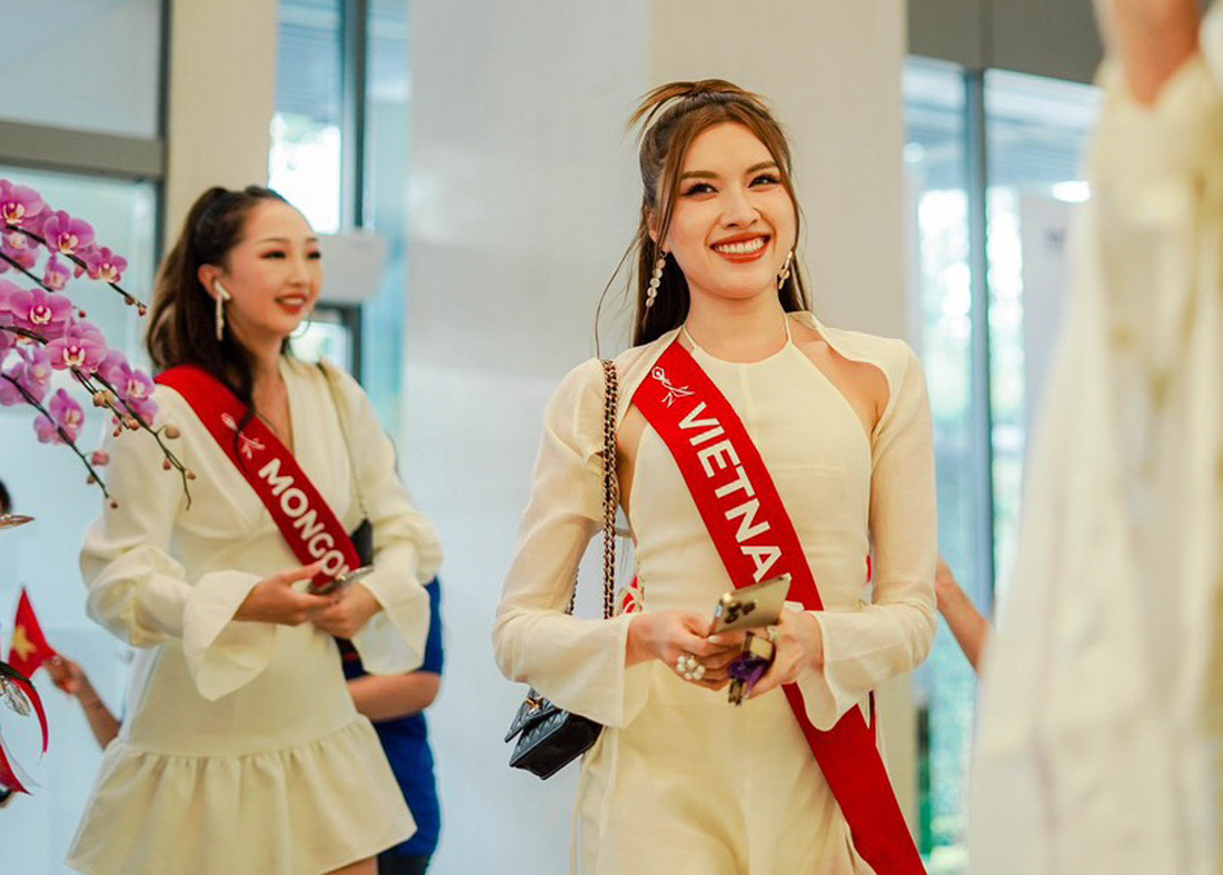 40 thí sinh hoa hậu quốc tế giao lưu sinh viên Việt Nam - Ảnh 2.