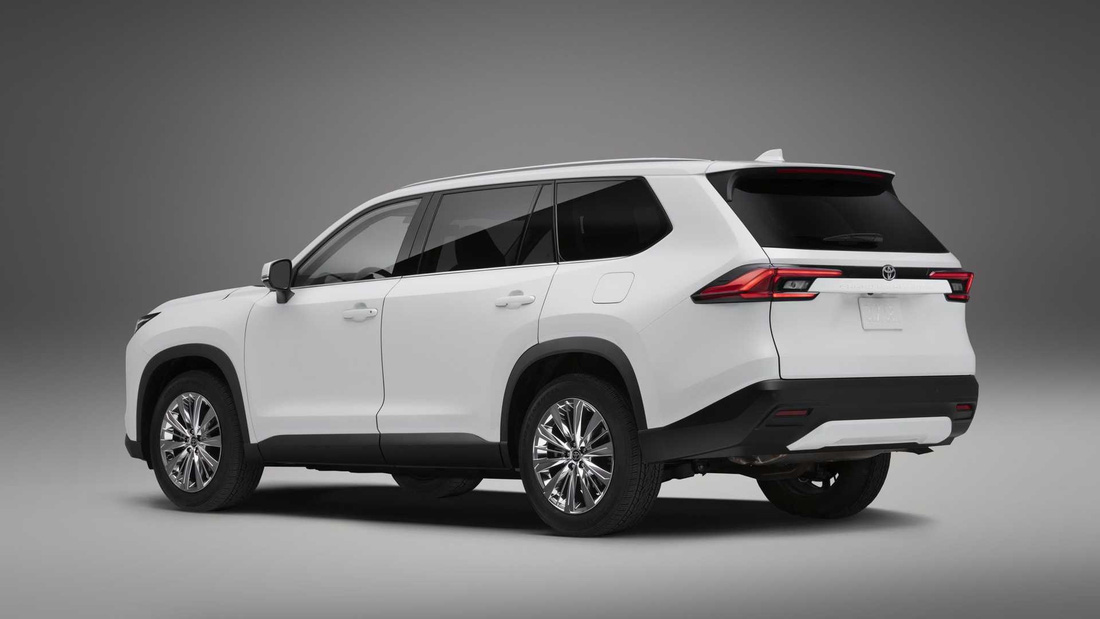 Toyota Grand Highlander 2023 ra mắt: 3 hàng ghế, 7 cổng USB và vô số điểm thực dụng - Ảnh 13.