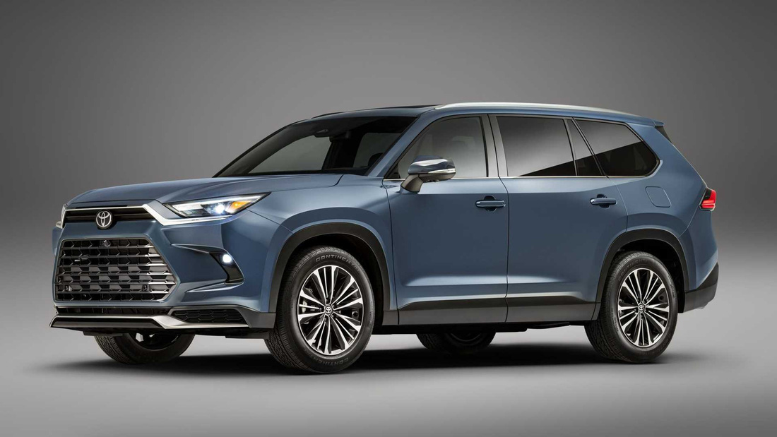 Toyota Grand Highlander 2023 ra mắt: 3 hàng ghế, 7 cổng USB và vô số điểm thực dụng - Ảnh 1.