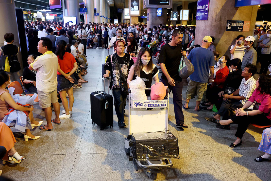 Sân bay Tân Sơn Nhất phải cải thiện chất lượng dịch vụ để phục vụ hành khách - Ảnh: Q.ĐỊNH