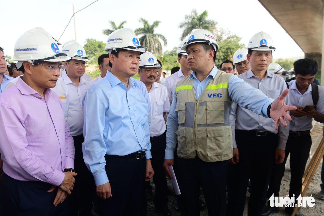 Phó thủ tướng Trần Hồng Hà: Tiền thì gửi tiết kiệm, dự án quan trọng lại trì trệ - Ảnh 2.