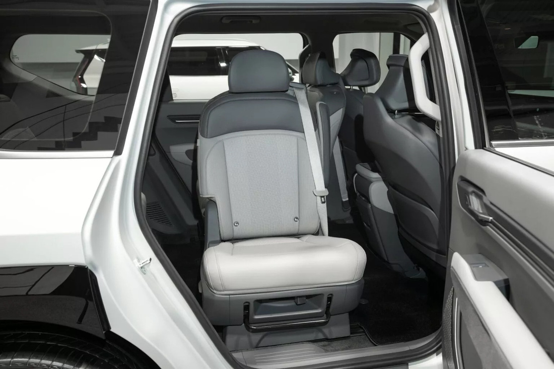 Kia EV9 ra mắt: SUV điện 7 chỗ rẻ nhất, ghế xoay 180 độ, rộng rãi cho cả nhà - Ảnh 14.