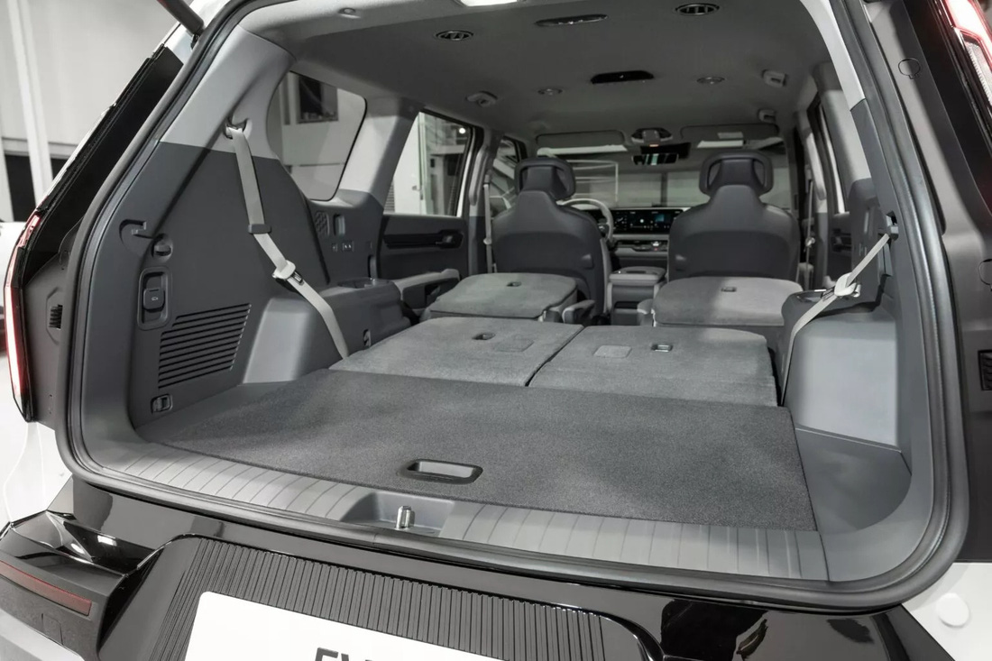 Kia EV9 ra mắt: SUV điện 7 chỗ rẻ nhất, ghế xoay 180 độ, rộng rãi cho cả nhà - Ảnh 15.