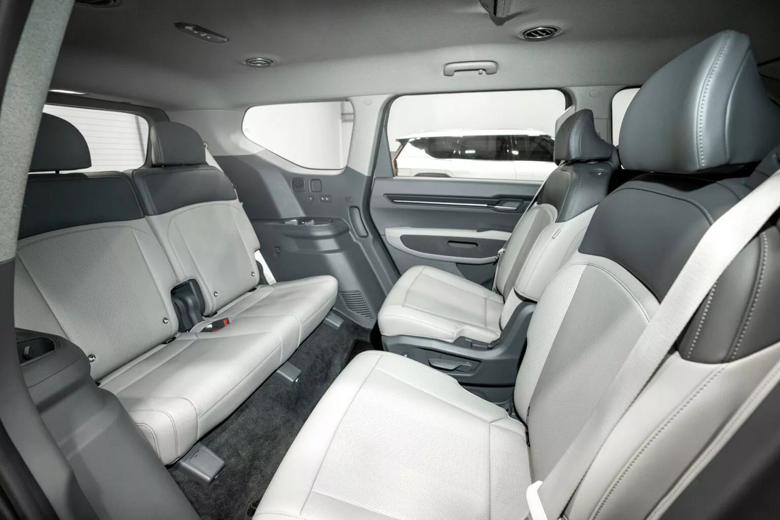 Kia EV9 ra mắt: SUV điện 7 chỗ rẻ nhất, ghế xoay 180 độ, rộng rãi cho cả nhà - Ảnh 4.