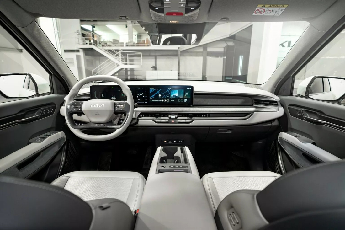 Kia EV9 ra mắt: SUV điện 7 chỗ rẻ nhất, ghế xoay 180 độ, rộng rãi cho cả nhà - Ảnh 3.