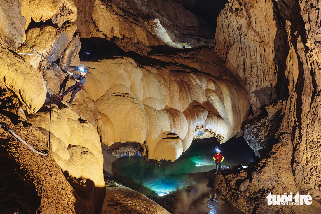 Ngây ngất với thạch nhũ trong hang động triệu năm ở Quảng Bình - Ảnh 1.